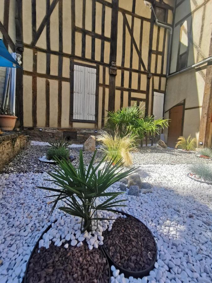 Le Spa De La Cathedrale - Jacuzzi - Sauna - Champagne - Netflix - Wifi Troyes Exterior photo