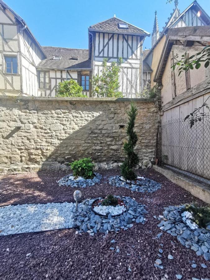 Le Spa De La Cathedrale - Jacuzzi - Sauna - Champagne - Netflix - Wifi Troyes Exterior photo