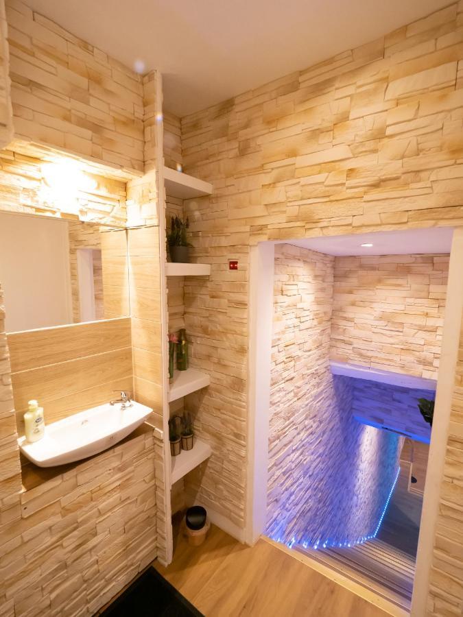 Le Spa De La Cathedrale - Jacuzzi - Sauna - Champagne - Netflix - Wifi Troyes Exterior photo